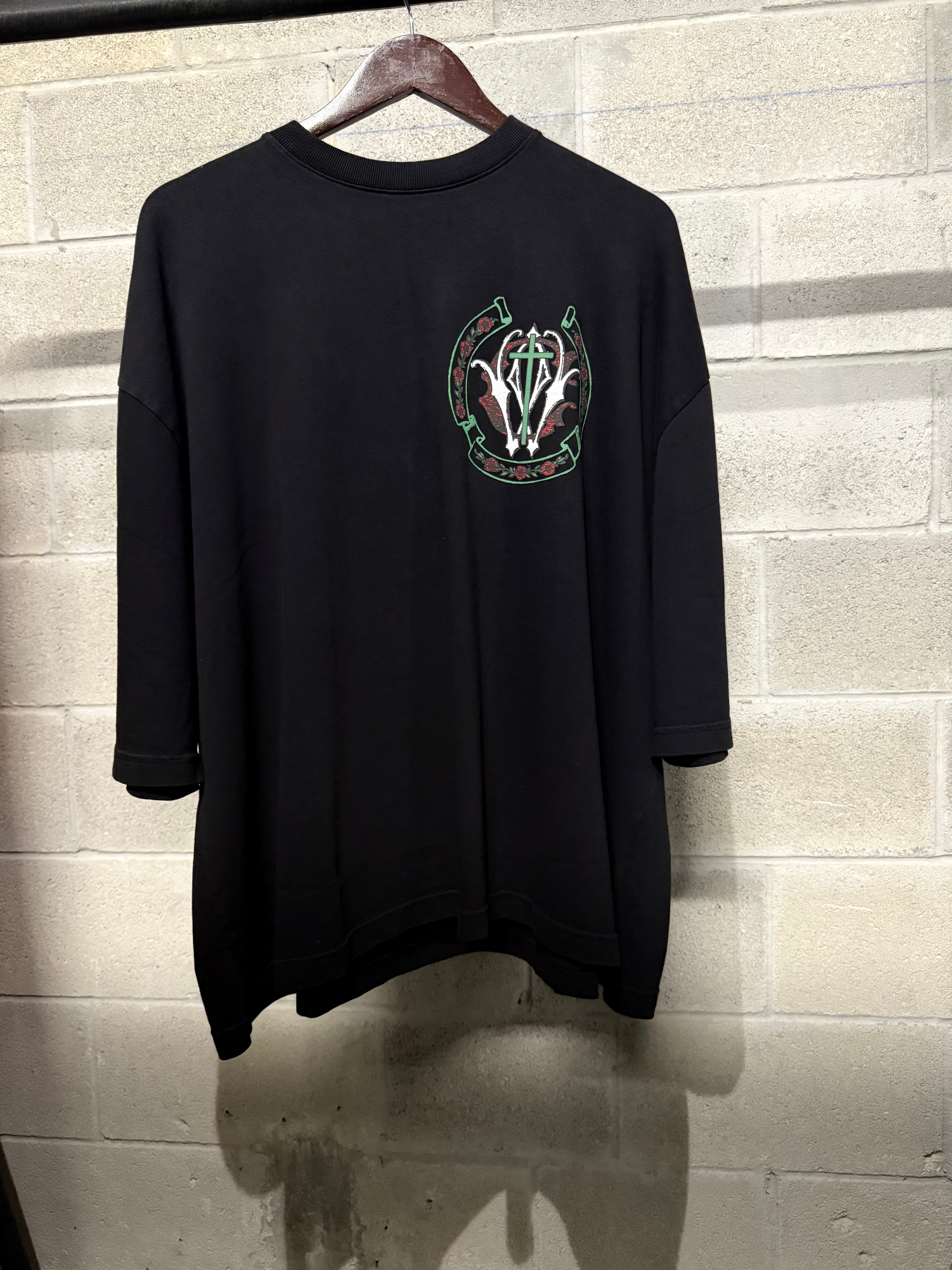 Willy Chavarría Horseshoe Crest Tee – Size M