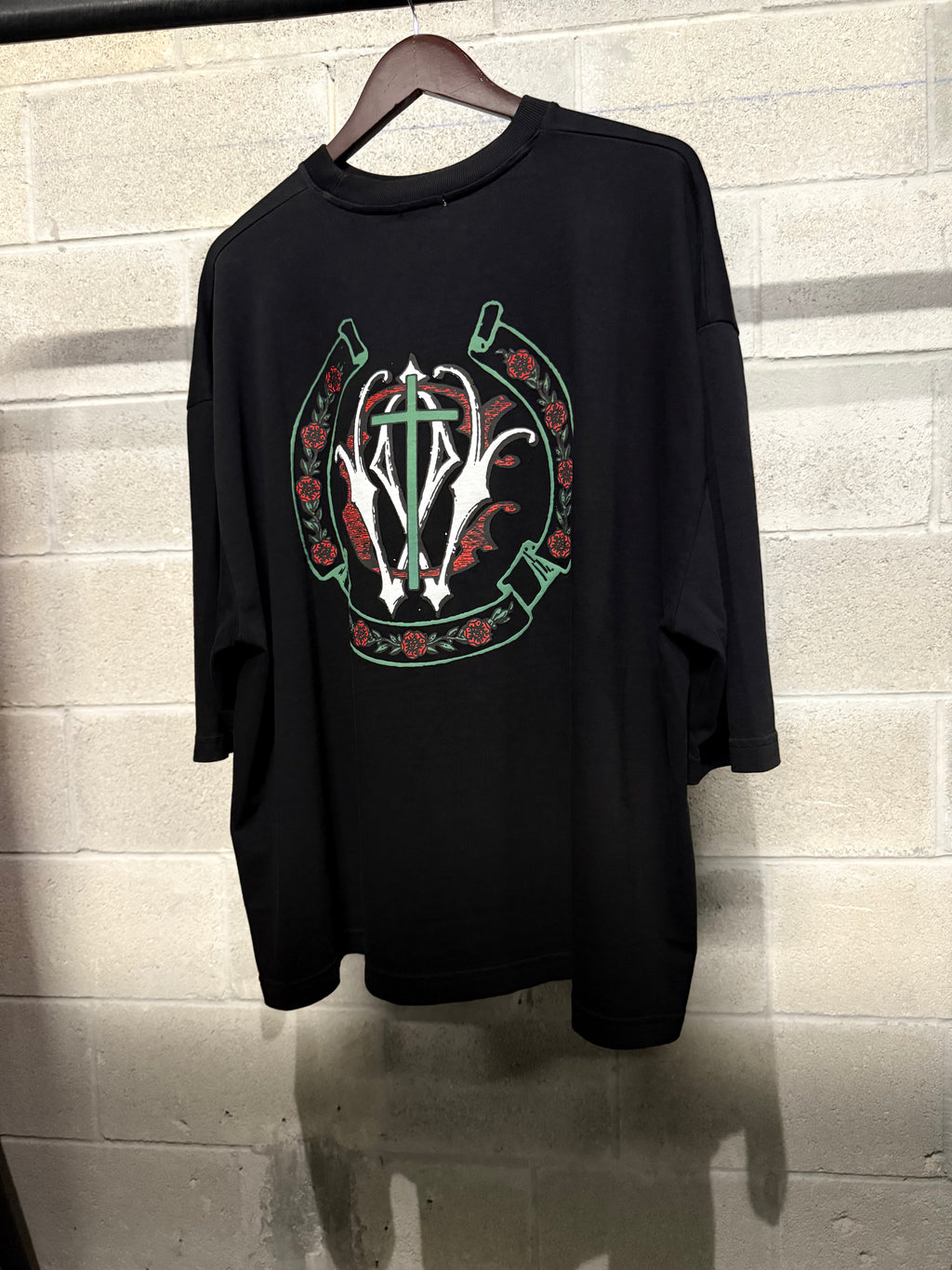 Willy Chavarría Horseshoe Crest Tee – Size M