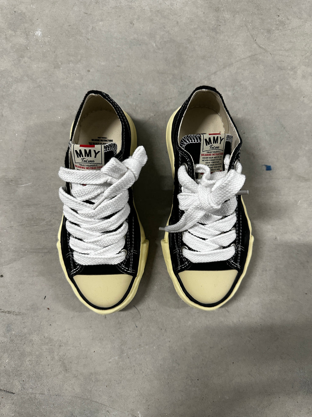 Maison Mihara Yasuhiro Blakey Low "Black/White" – Size 37