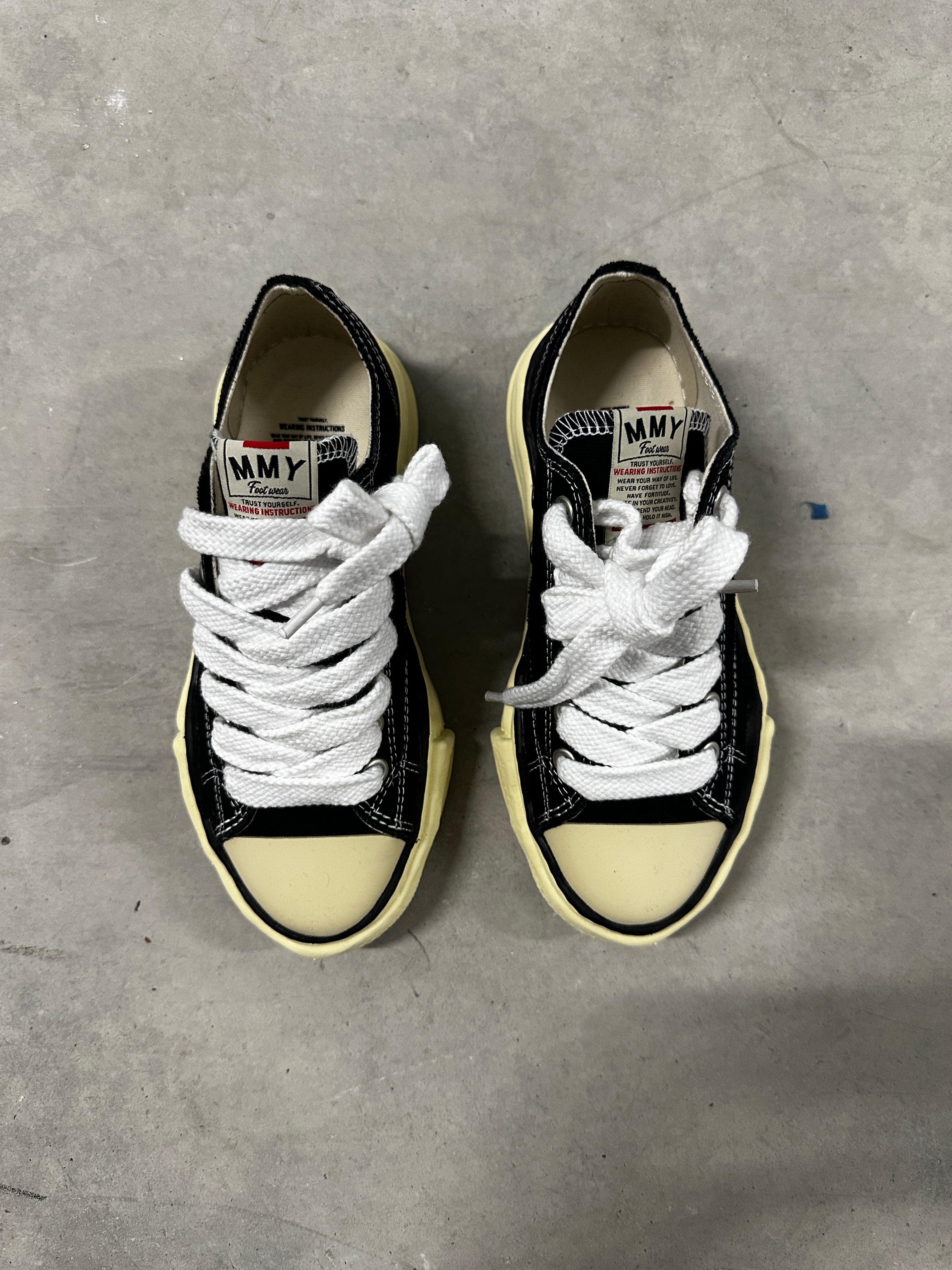 Maison Mihara Yasuhiro Blakey Low "Black/White" – Size 37