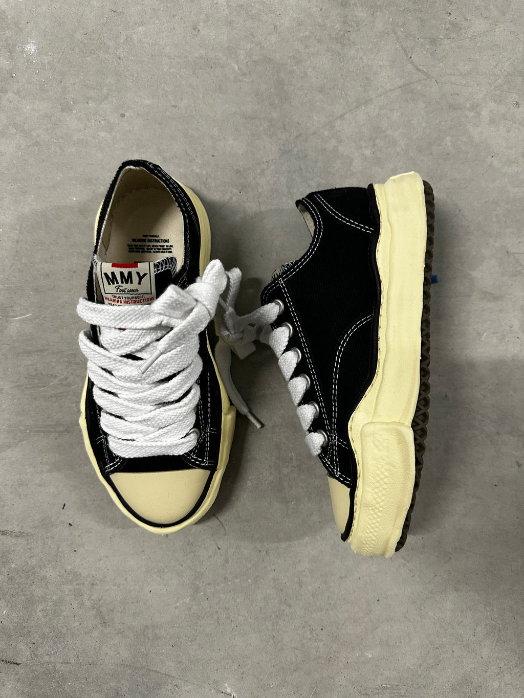 Maison Mihara Yasuhiro Blakey Low "Black/White" – Size 37