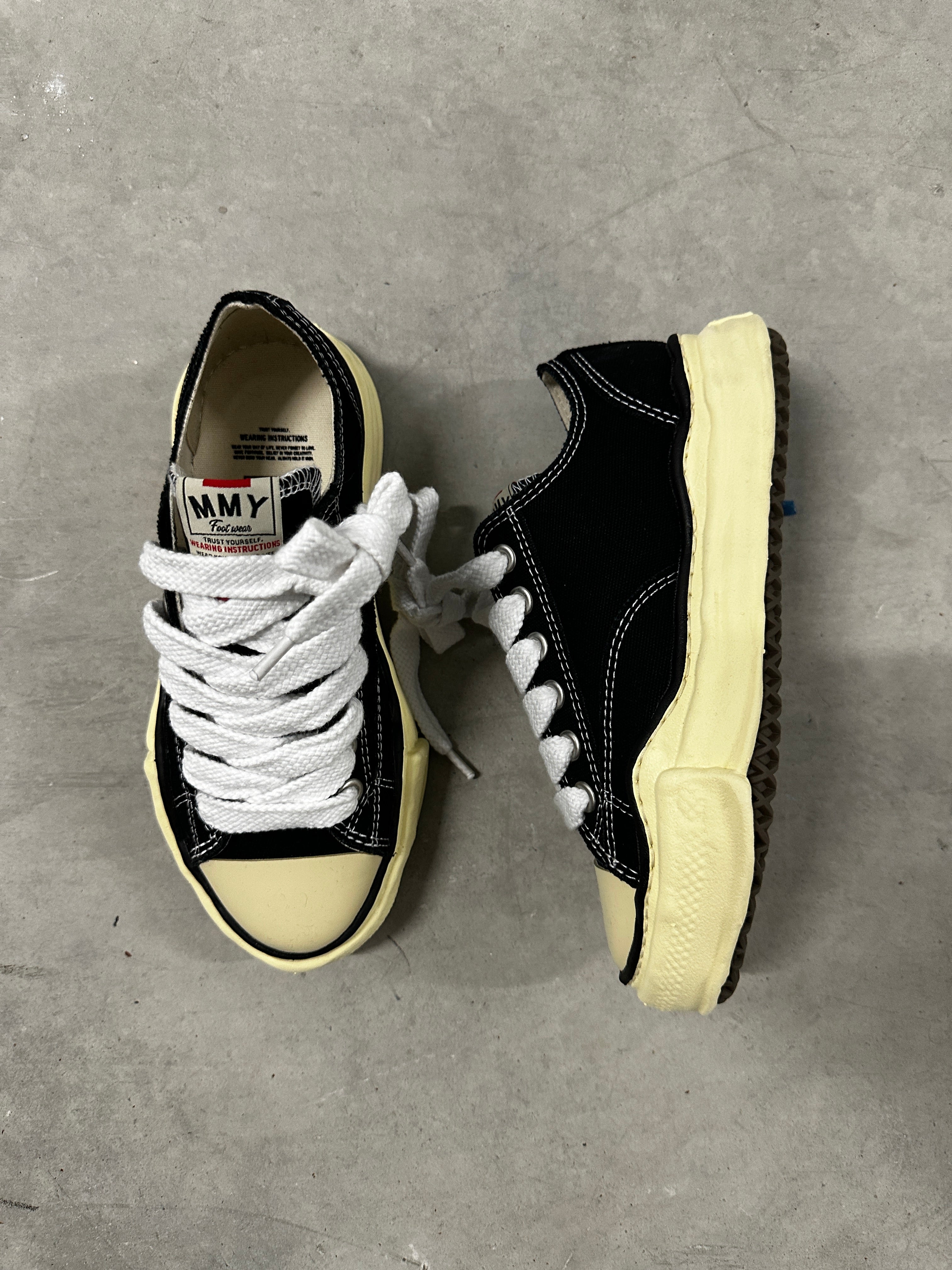 Maison Mihara Yasuhiro Blakey Low "Black/White" – Size 37
