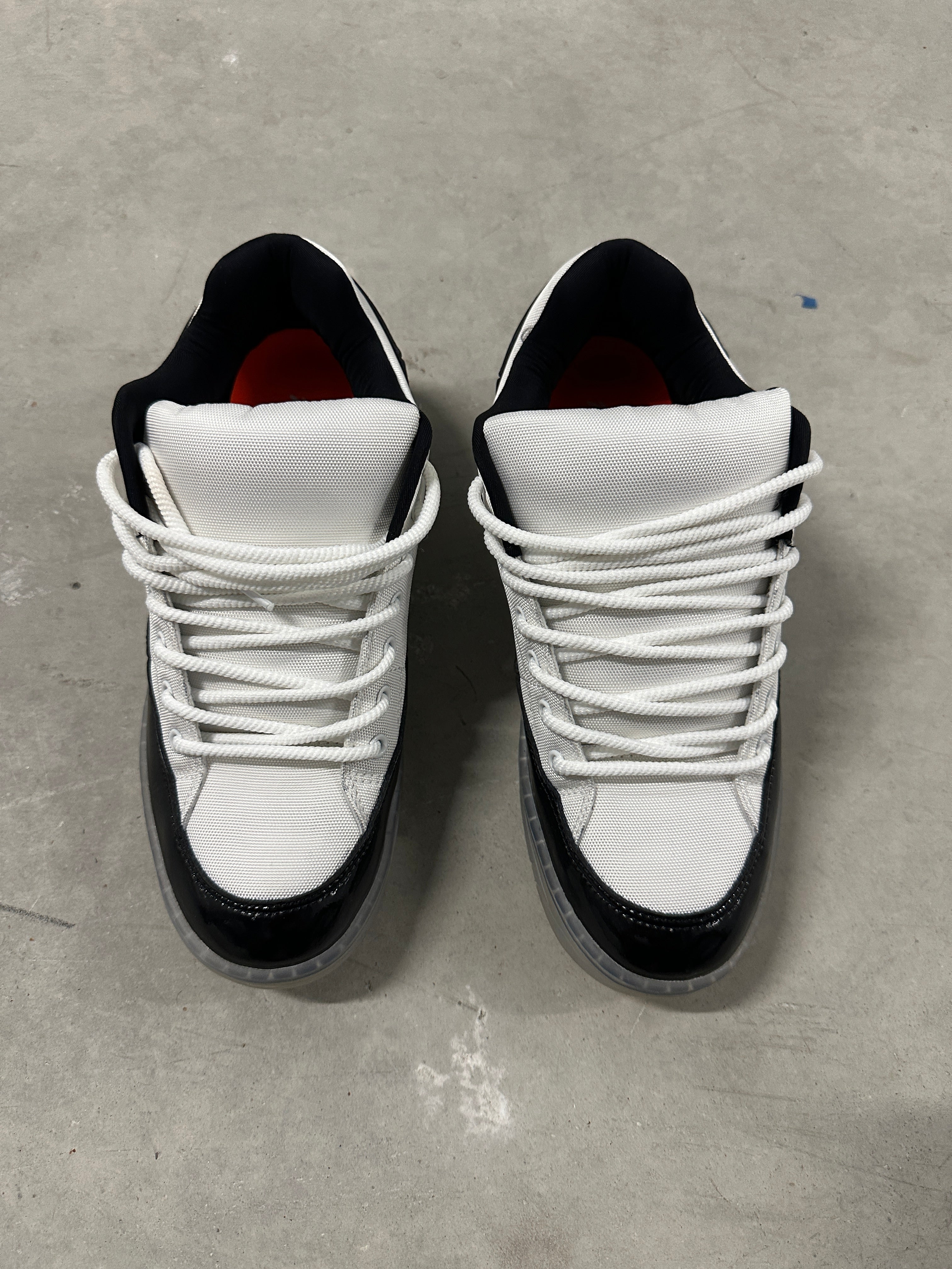 Bossi Low "Black/White Patent" – Size 43